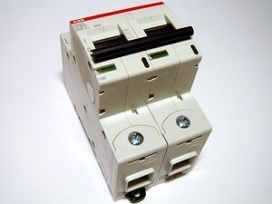  
	Модульный автоматический выключатель 2-фазный B 10A, ABB, S802S-UCB10, 2CCS862001R1105 
