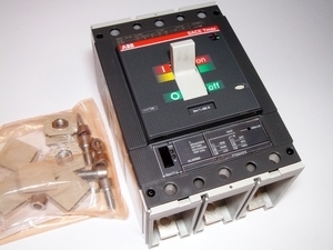  
	Автоматический выключатель 3-фазный, 400A, ABB, SACE Tmax T5N400, 1SDA059531R1 
