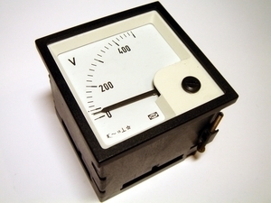  
	Вольтметр переменного тока 0-500В, EQ72-x, Deif 
