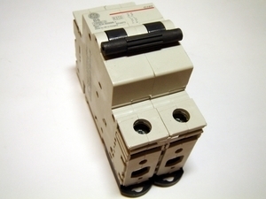  
	Модульный автоматический выключатель 2-фазный B 6A, General Electric, G102B06, 674972 
