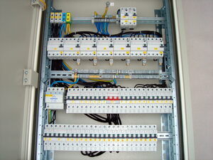  
	Elektrikilp pinnapealne E-590-1, Raasiku Elekter 
