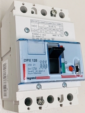  
	Aвтоматический выключатель 3-фазный, 125A, DPX 125, Legrand, 25021 
