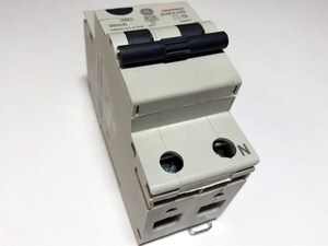 Rikkevoolukaitse koos kaitselülitiga 1-faasiline, B16 A, 30mA(0,03A), DMA100B16/030, General Electric, 609872
Rikkevoolukaitse koos kaitselülitiga 1-faasiline, B16 A, 30mA(0,03A), DMA100B16/030, General Electric, 609872