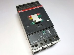 Kaitselüliti 3-faasiline, 160A, ABB, SACE Tmax T4L250, 1SDA054073R1
Kaitselüliti 3-faasiline, 160A, ABB, SACE Tmax T4L250, 1SDA054073R1