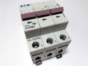  
	Модульный автоматический выключатель 3-фазный C 32A, Eaton, PLS6-C32/3-MW, 242952 
