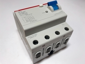  
	Aвтомат тока утечки 3-фазный 40 A, 30мA(0,03A), ABB, F204 B 40/0,03, 2CSF204592R1400 

