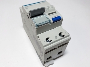  
	Aвтомат тока утечки с автоматическим выключателем 1-фазный, B 25A, 30мA(0,03A), Hager, ADA225N, 102713 
