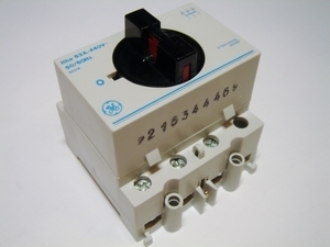  
	Модульный поворотный выключатель 3-фазный 80A, General Electric, 652264 

