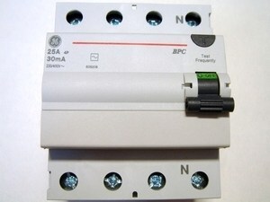  
	Rikkevoolukaitse 3-faasiline 25 A, 30mA(0,03A), General Electric, BPC425/030, 606208 
