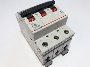  
	Модульный автоматический выключатель 3-фазный C 40A, Legrand TX³, 403549 
