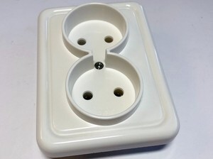Süvispaigaldusega pistikupesa 2-ne, Polo (sari - Regina), 711125
Süvispaigaldusega pistikupesa 2-ne, Polo (sari - Regina), 711125