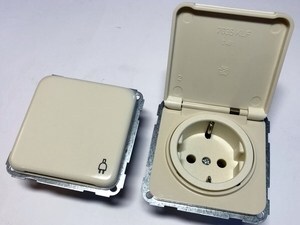 Розетка скрытой установки влагостойкая Hager Polo (серия - Regina), 13001306
Розетка скрытой установки влагостойкая Hager Polo (серия - Regina), 13001306