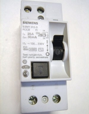  
	Rikkevoolukaitse 1-faasiline 25 A, 30mA(0,03A), Siemens, 5SM1 312-0 
