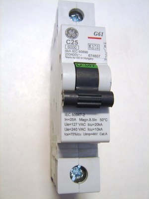  
	Модульный автоматический выключатель 1-фазный, C 25A, General Electric, 674607, G61C25 
