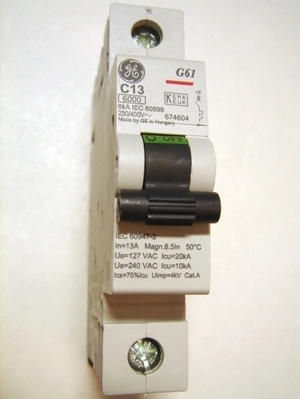  
	Модульный автоматический выключатель 1-фазный, C 13A, General Electric, G61C13, 674604 
