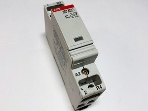 Модульный контактор 1-фазный 20A(4кВт), ESB 20-11, ABB, GHE3211302R0001
Модульный контактор 1-фазный 20A(4кВт), ESB 20-11, ABB, GHE3211302R0001