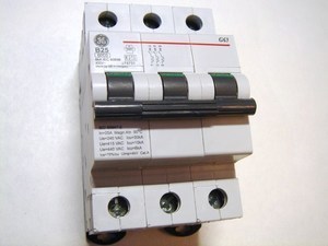  
	Модульный автоматический выключатель 3-фазный, B 25A, General Electric, G63B25, 674731 
