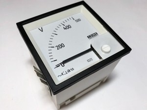  
	Voltmeeter analoog 0-500V, IQ72, Cewe, 8712 
