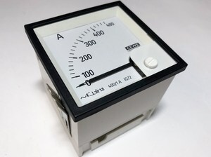  
	Voltmeeter analoog 0-480V, IQ72, Cewe 
