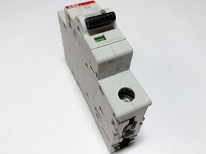  
	Модульный автоматический выключатель 1-фазный B 6A, ABB, S201-B6, 2CDS251001R0065 
