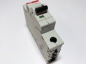  
	Модульный автоматический выключатель 1-фазный, B 10A, ABB, S201-B10, 2CDS251001R0105 
