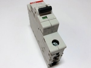  
	Модульный автоматический выключатель 1-фазный C 10A, ABB, S201-C10, 2CDS251001R0104 
