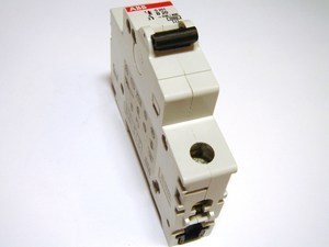  
	Модульный автоматический выключатель 1-фазный B 20A, ABB, S201-B20, 2CDS251001R0205 
