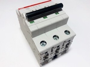  
	Модульный автоматический выключатель 3-фазный C 50A, ABB, S203-C50, 2CDS253001R0504 
