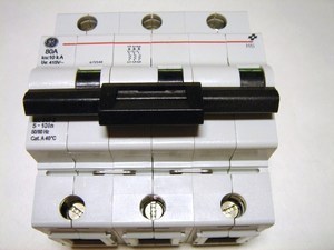  
	Модульный автоматический выключатель 3-фазный, C 80A, General Electric, HTI103C080, 671540 
