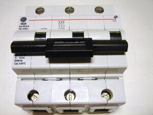 Moodulkaitselüliti 3-faasiline, C 80A, General Electric, HTI103C080, 671540
Moodulkaitselüliti 3-faasiline, C 80A, General Electric, HTI103C080, 671540