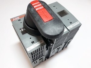 Поворотный выключатель нагрузки с плавкими предохранителями 3-фазный 63A, OS63D12, ABB, 1SCA022434R7810
Поворотный выключатель нагрузки с плавкими предохранителями 3-фазный 63A, OS63D12, ABB, 1SCA022434R7810