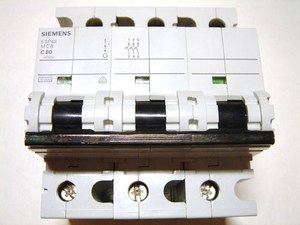  
	Модульный автоматический выключатель 3-фазный, C 80A, Siemens, 5SP4380-7, MCB 
