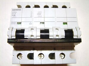 Moodulkaitselüliti 3-faasiline, C 80A, Siemens, 5SP4380-7, MCB
Moodulkaitselüliti 3-faasiline, C 80A, Siemens, 5SP4380-7, MCB