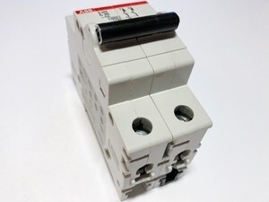  
	Модульный автоматический выключатель 2-фазный C 20A, ABB, S202-C20, 2CDS252001R0204 
