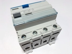  
	Aвтомат тока утечки 3-фазный 63 A,  500мA(0,5A) , Hager, CGA463D, 161026 
