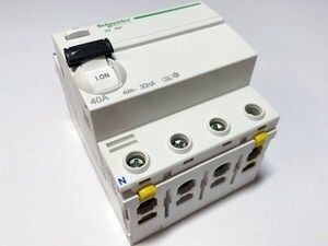 Aвтомат тока утечки 3-фазный 40 A, 30мA(0,03A), Schneider Electric, Acti9-ilD, A9Z21440, 044320
Aвтомат тока утечки 3-фазный 40 A, 30мA(0,03A), Schneider Electric, Acti9-ilD, A9Z21440, 044320