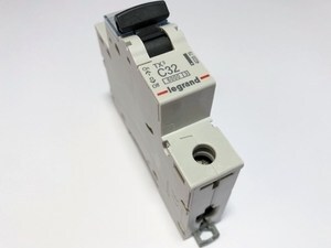  
	Модульный автоматический выключатель 1-фазный C 32A, Legrand TX³, 403579 
