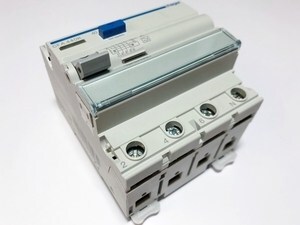  
	Aвтомат тока утечки 3-фазный 40 A,  300мA(0,3A) , Hager, CFA440K, 161593 
