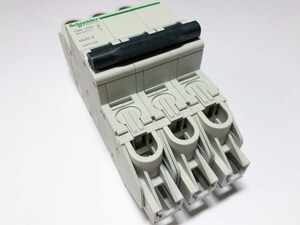  
	Модульный автоматический выключатель 3-фазный C 10A, MGN61363, Schneider Electric, Multi 9 C60, 144880 
