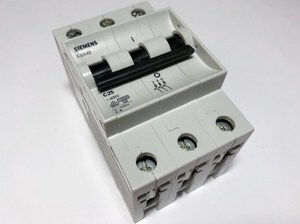 Модульный автоматический выключатель 3-фазный, C 25A, Siemens, 5SX4 325-7
Модульный автоматический выключатель 3-фазный, C 25A, Siemens, 5SX4 325-7