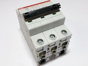 
	Модульный автоматический выключатель 3-фазный B 80A, ABB, S203-B80, 2CDS253001R0805 
