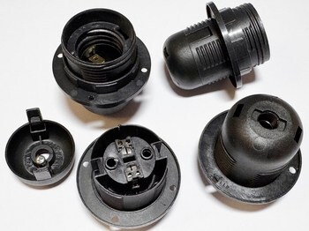 <p>
	Pirnipesa keermega ja rõngaga, must, sokkel E27</p>
