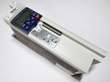<p>
	Elektrimootori sagedusmuundur <strong>1-faasiline</strong>, <span style="color:#ff0000;">1,5kW</span>, 230-240V, 16,7А, i510, Lenze, I51AE215B10V10000S</p>
