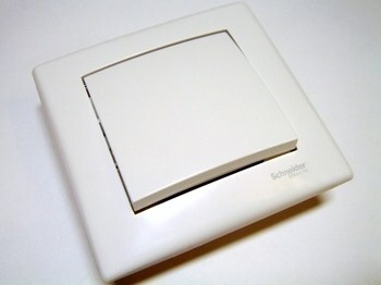 <p>
	Ristlüliti(ühe klahviga) süvispaigaldusega Schneider Electric (sari - Sedna), SDN0500121</p>
