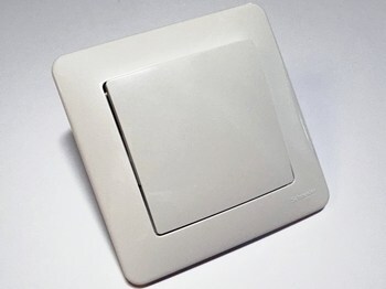 <p>
	Lihtlüliti(ühe klahviga) süvispaigaldusega Schneider Electric (sari - Sedna Design), SDD111101</p>
