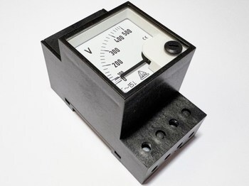 <p>
	Voltmeeter analoog 0-500V, Ganz</p>
