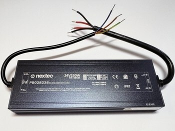 <p>
	Электронный <span style="color:#ff0000;">LED</span> трансформатор 250Вт, 24В DC, PB028238, Nextec</p>
