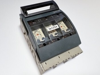 <p>
	Разъединитель предохранителей 3-фазный 160A, ISFT160, Schneider Electric</p>
