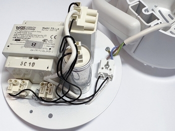 <p>
	Süüteseade, ballast 70W (NaHJ70.158) + süütur (Z250 K A20) + kondensaator, Vossloh Schwabe</p>
