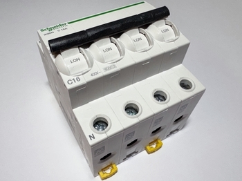<p>
	Moodulkaitselüliti 3-faasiline + null, C 16A, Schneider Electric, Acti9 iK60N, A9K24716, 063216</p>

